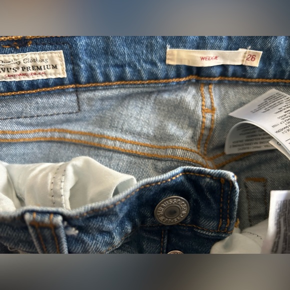 Levi Wedgie Fit Jeans - Picture 3 of 3